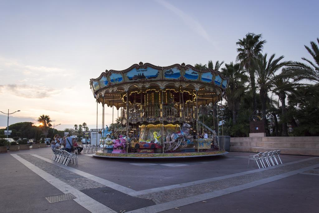 Village Vacances Le Lion De Mer Saint-Raphael  Bagian luar foto
